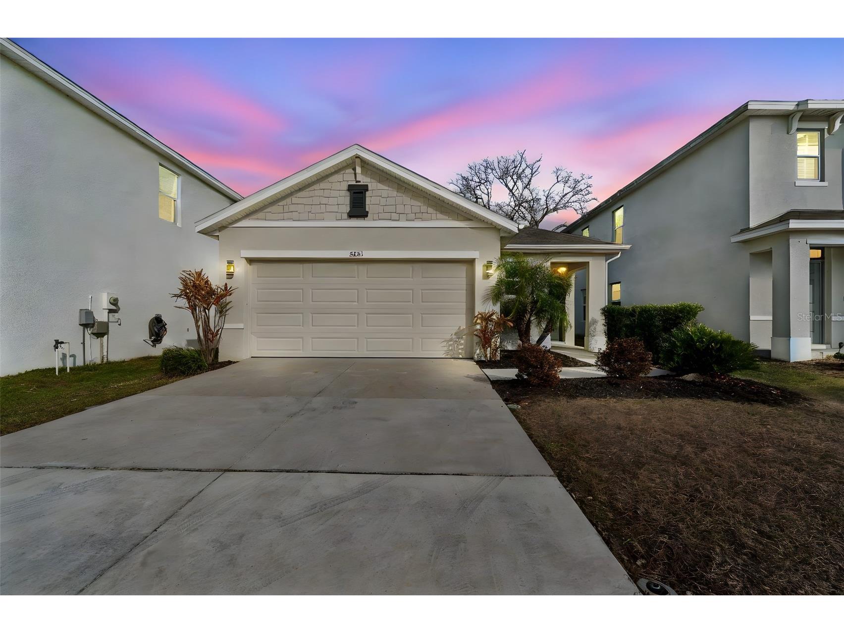 5221 Hillside Meadow Place Tampa FL 33610 TB8476014 image1