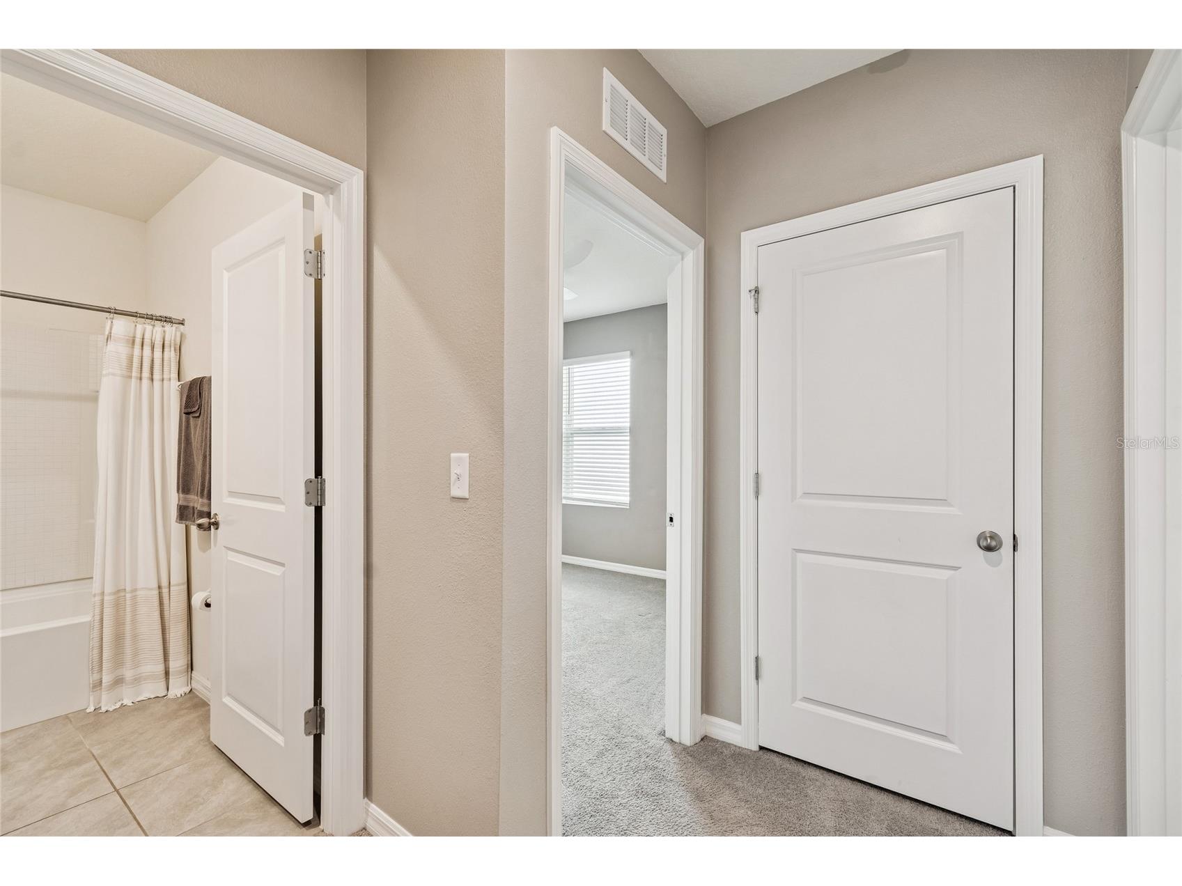 5221 Hillside Meadow Place Tampa FL 33610 TB8476014 image11