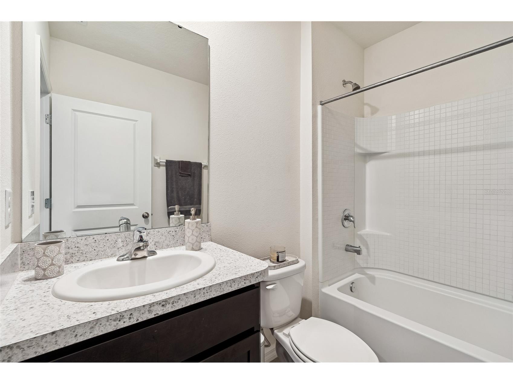 5221 Hillside Meadow Place Tampa FL 33610 TB8476014 image13