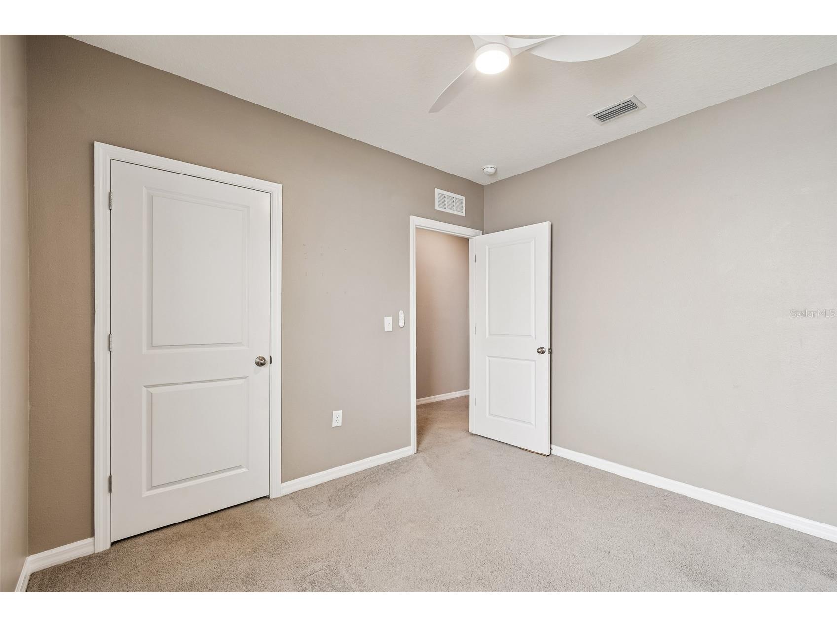 5221 Hillside Meadow Place Tampa FL 33610 TB8476014 image17