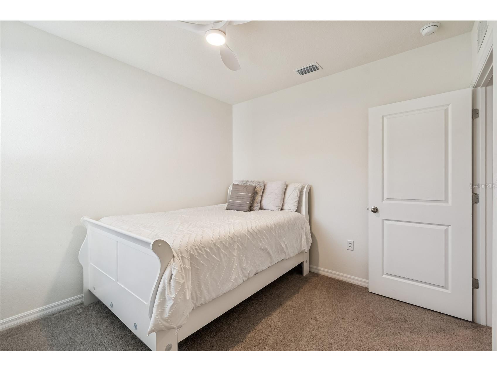 5221 Hillside Meadow Place Tampa FL 33610 TB8476014 image18