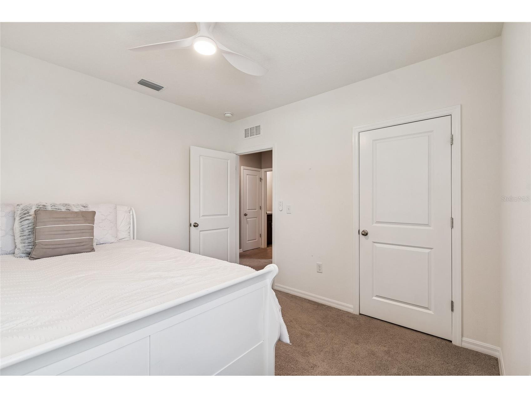 5221 Hillside Meadow Place Tampa FL 33610 TB8476014 image19