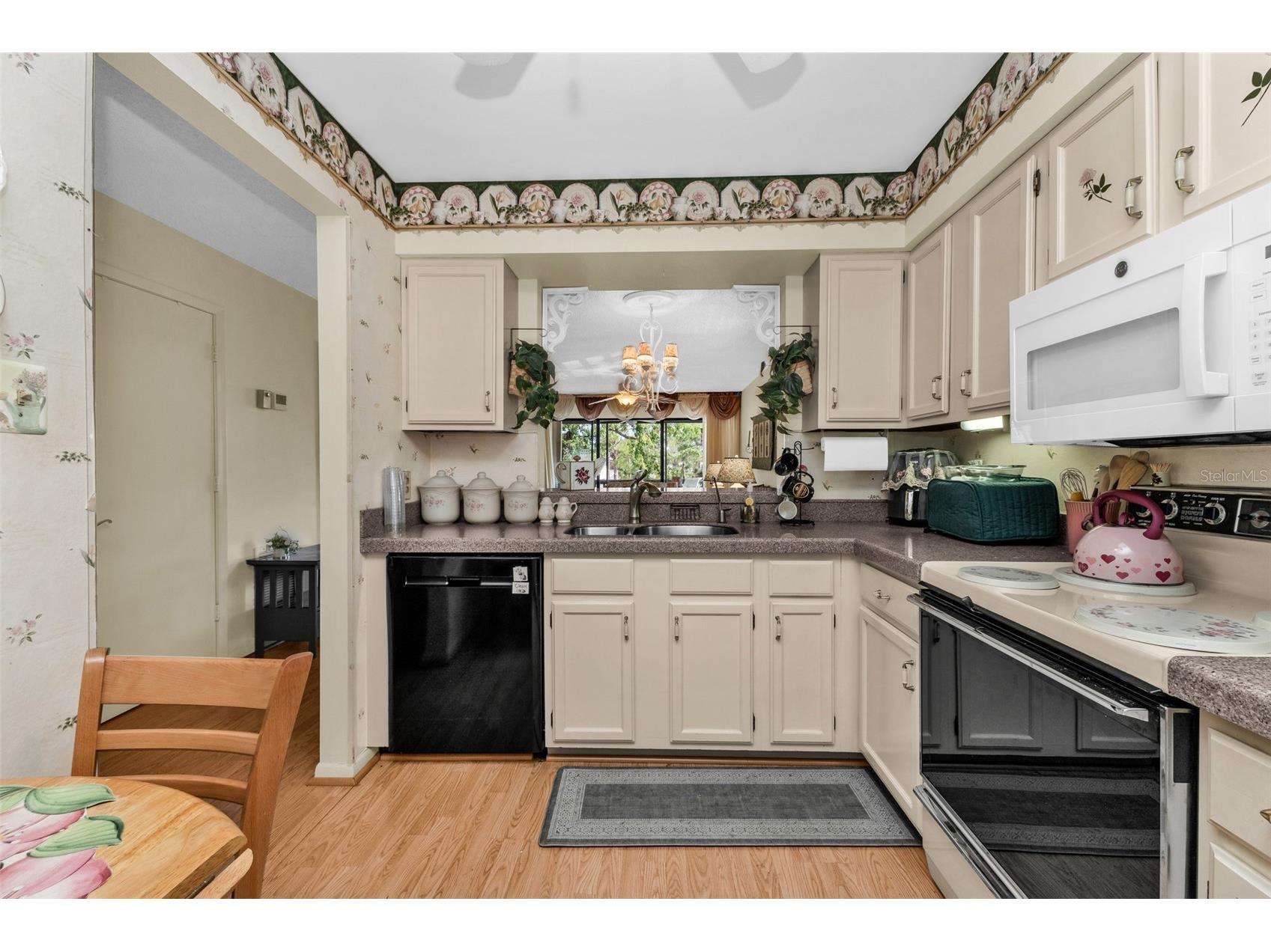 5221 Lake Village Drive #24 Sarasota FL 34235 C7527429 image8