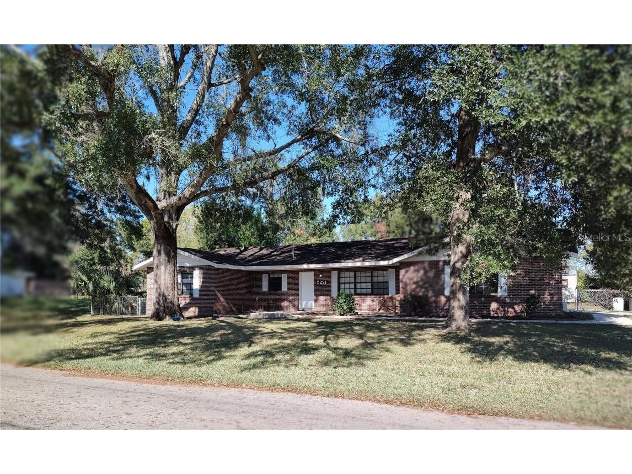 5221 SE 107th Street Belleview FL 34420 OM668367 image1