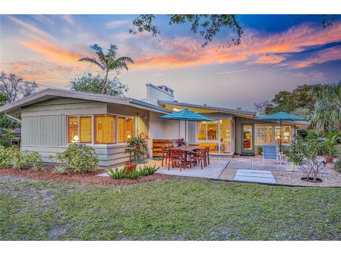 5221 Stevens Drive Sarasota FL 34234 A4642961 image1