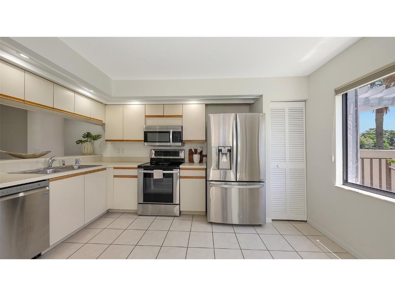 5223 Heron Way #104 Sarasota FL 34231 A4661067 image15