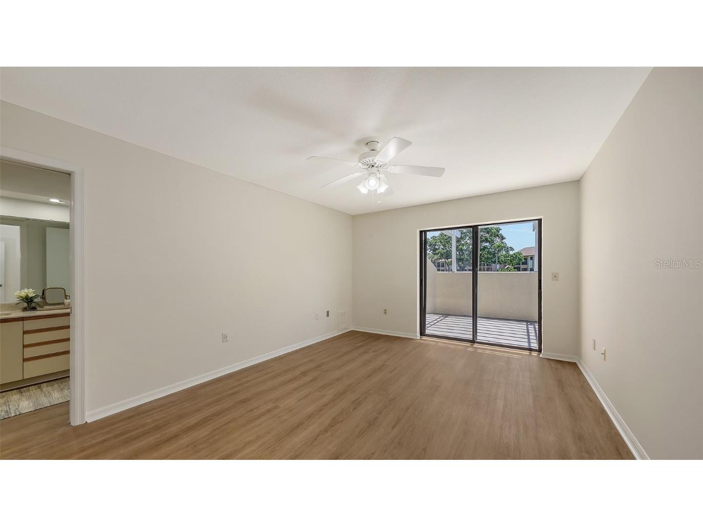5223 Heron Way #104 Sarasota FL 34231 A4661067 image16