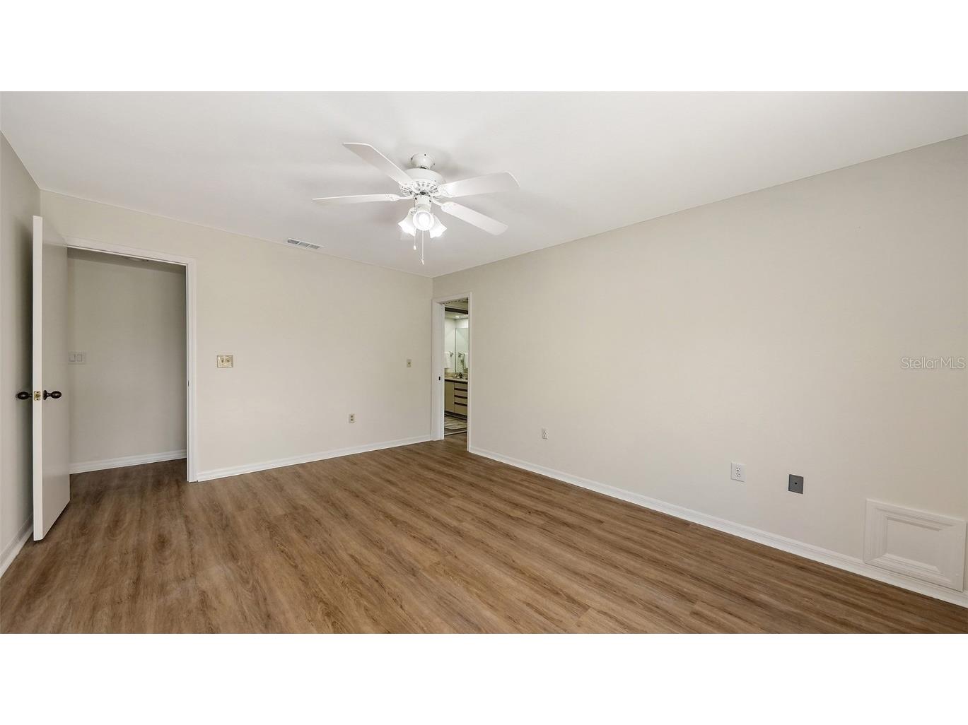 5223 Heron Way #104 Sarasota FL 34231 A4661067 image17