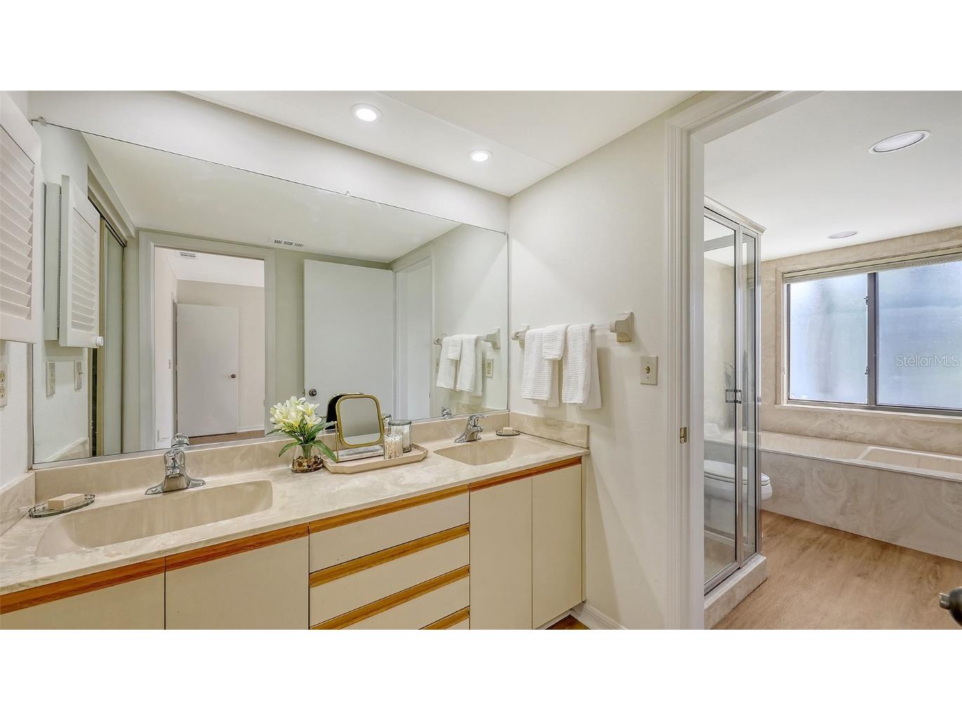 5223 Heron Way #104 Sarasota FL 34231 A4661067 image18