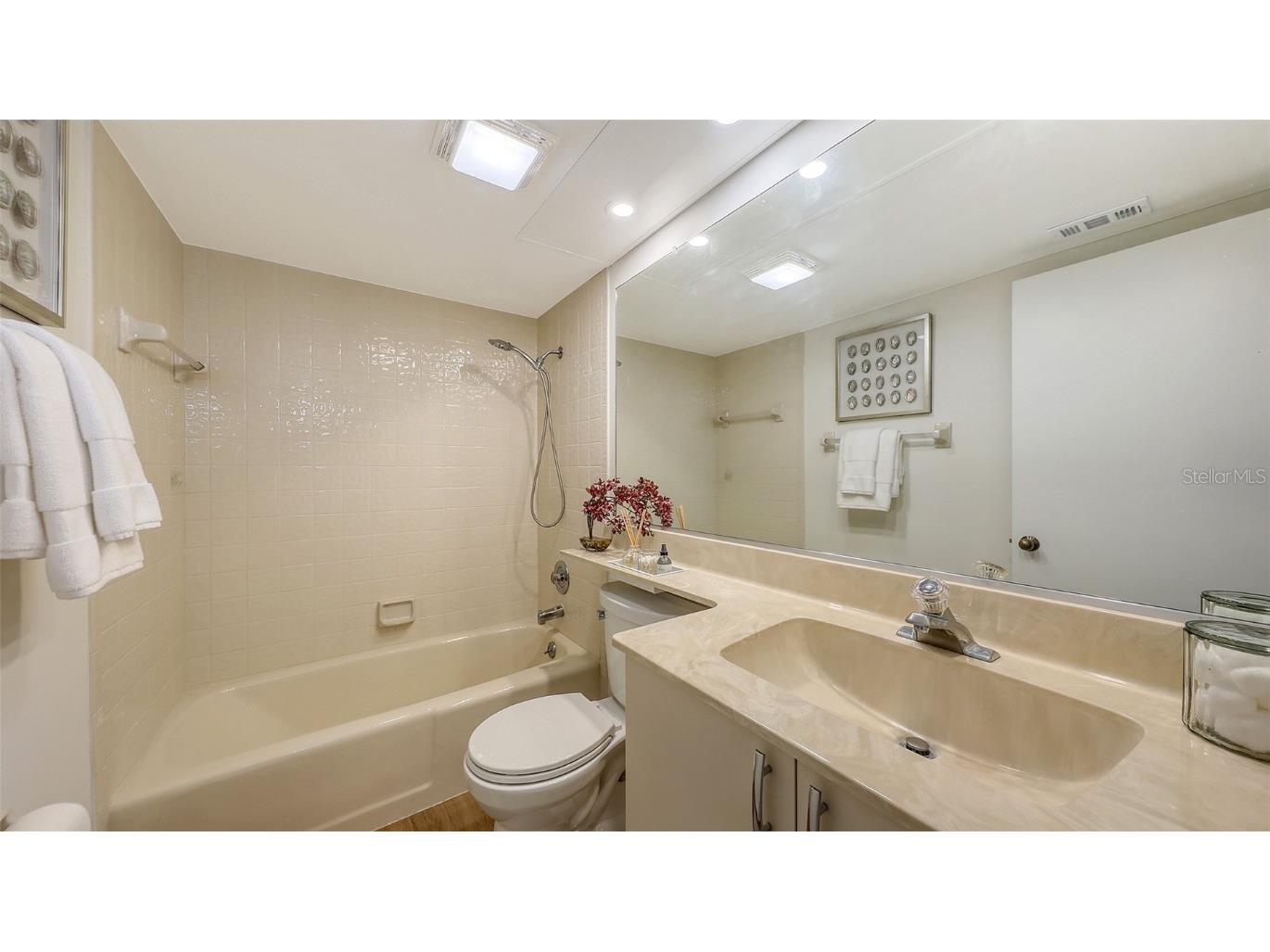 5223 Heron Way #104 Sarasota FL 34231 A4661067 image26