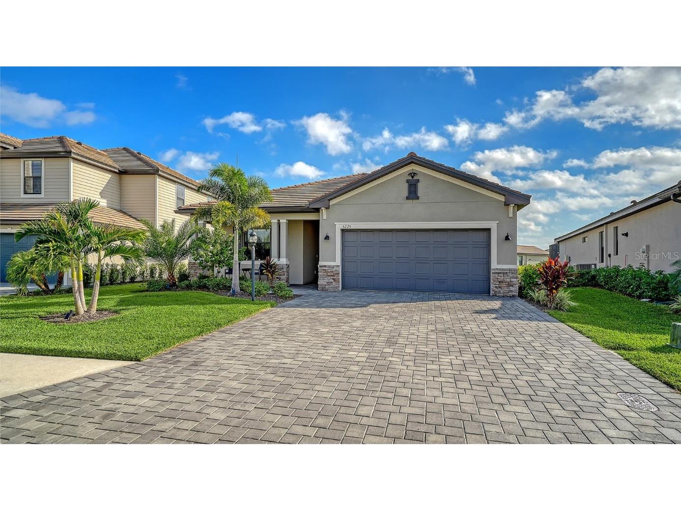 5225 Blue Crush Bradenton FL 34211 A4668994 image2