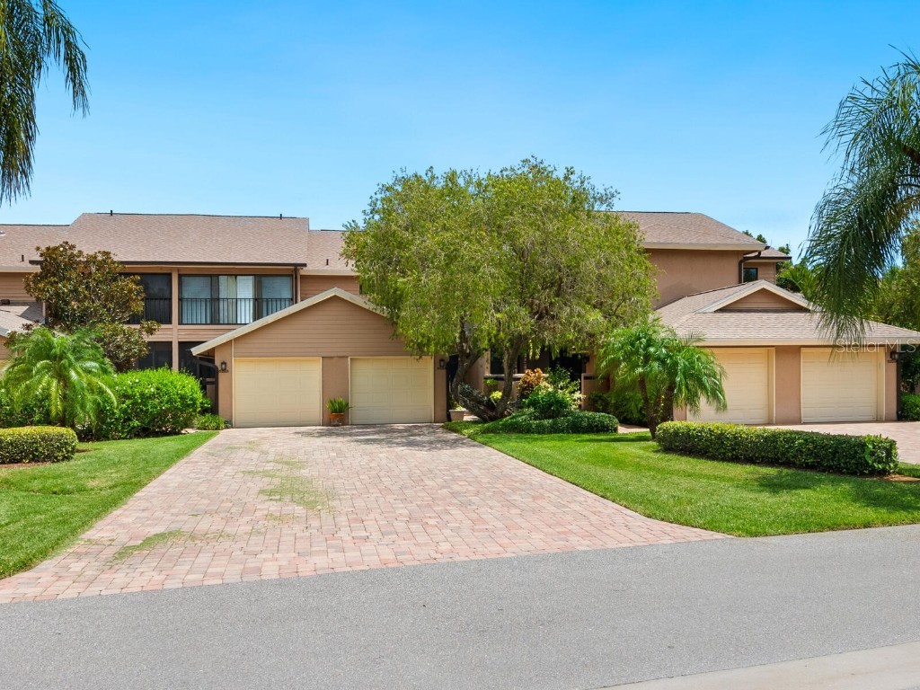 5225 Heron Way #204 Sarasota FL 34231 A4577755 image1