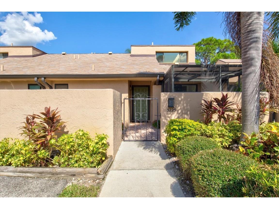5225 Myrtle Wood Road #13 Sarasota FL 34235 A4565253 image1