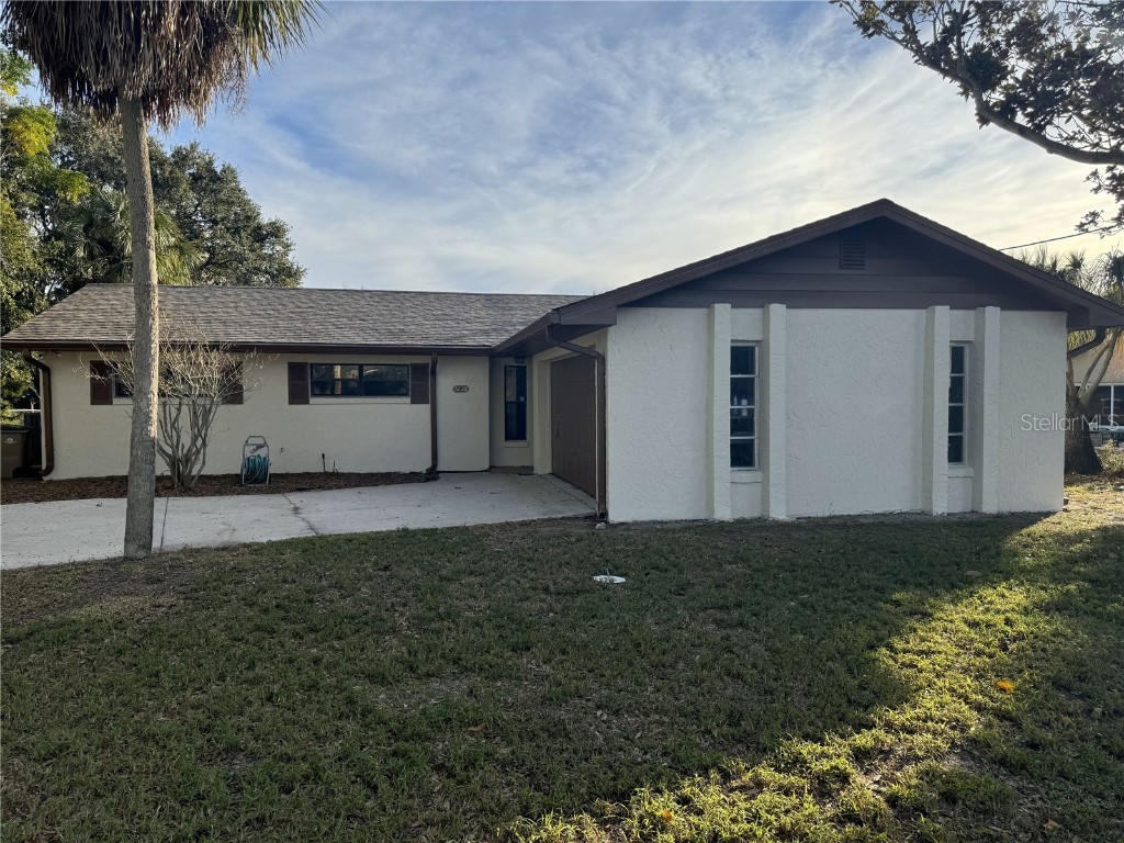 5226 Fredrick Road Fruitland Park FL 34731 - LAKE GRIFFIN G5072798 image1