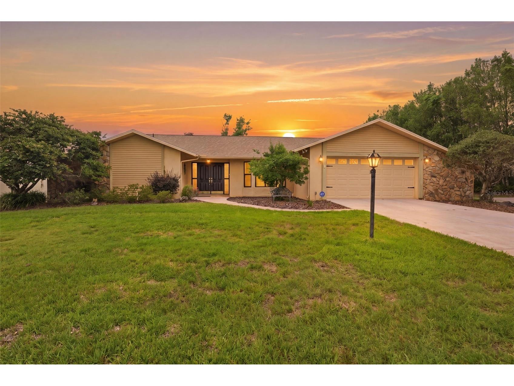 5227 Suwannee Road Weeki Wachee FL 34607 W7885943 image1