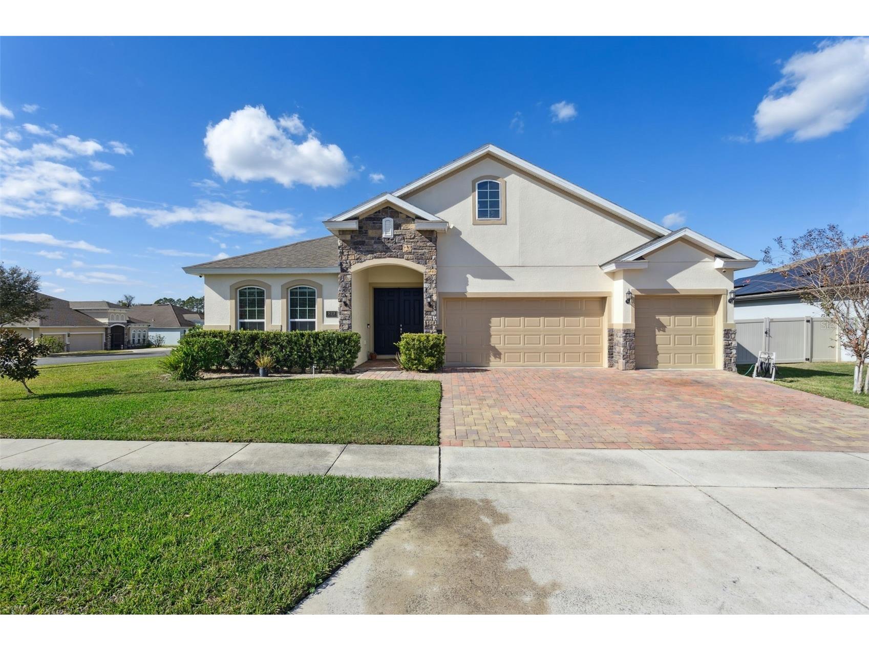 523 Bellissimo Place Howey In The Hills FL 34737 O6372992 image1