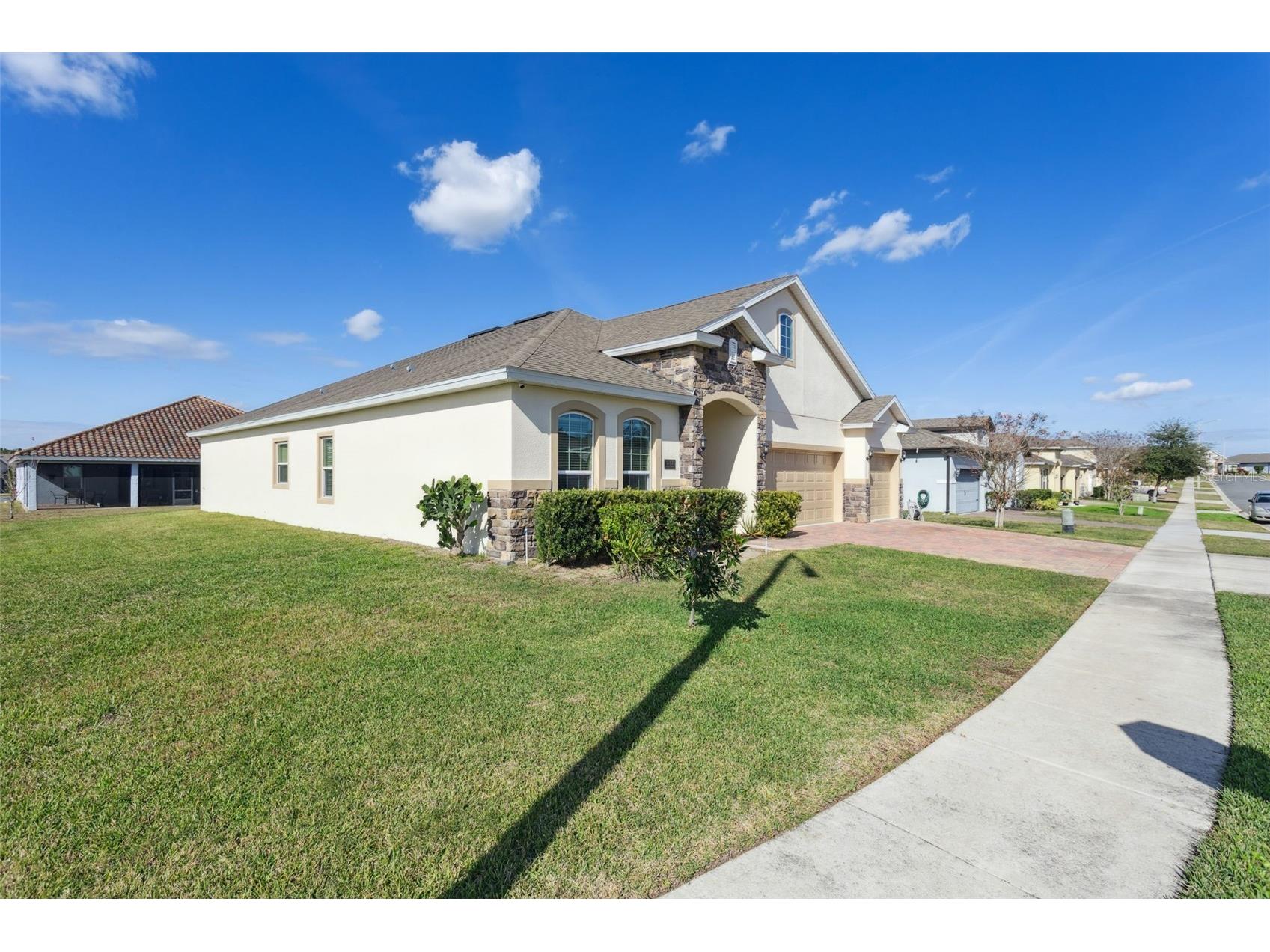523 Bellissimo Place Howey In The Hills FL 34737 O6372992 image2