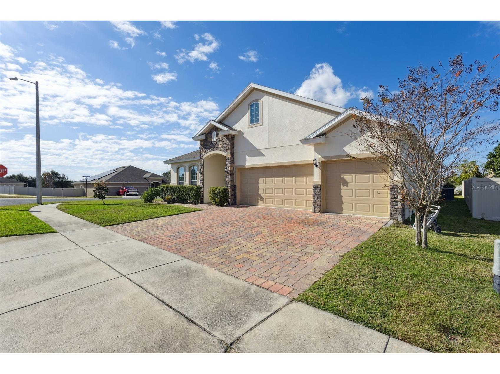 523 Bellissimo Place Howey In The Hills FL 34737 O6372992 image3