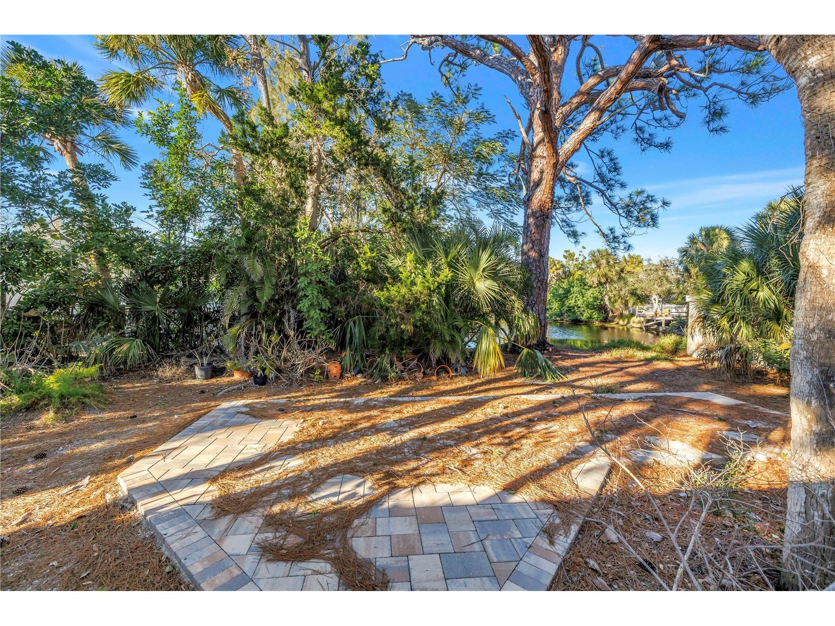 523 Reid Street Sarasota FL 34242 A4681042 image35