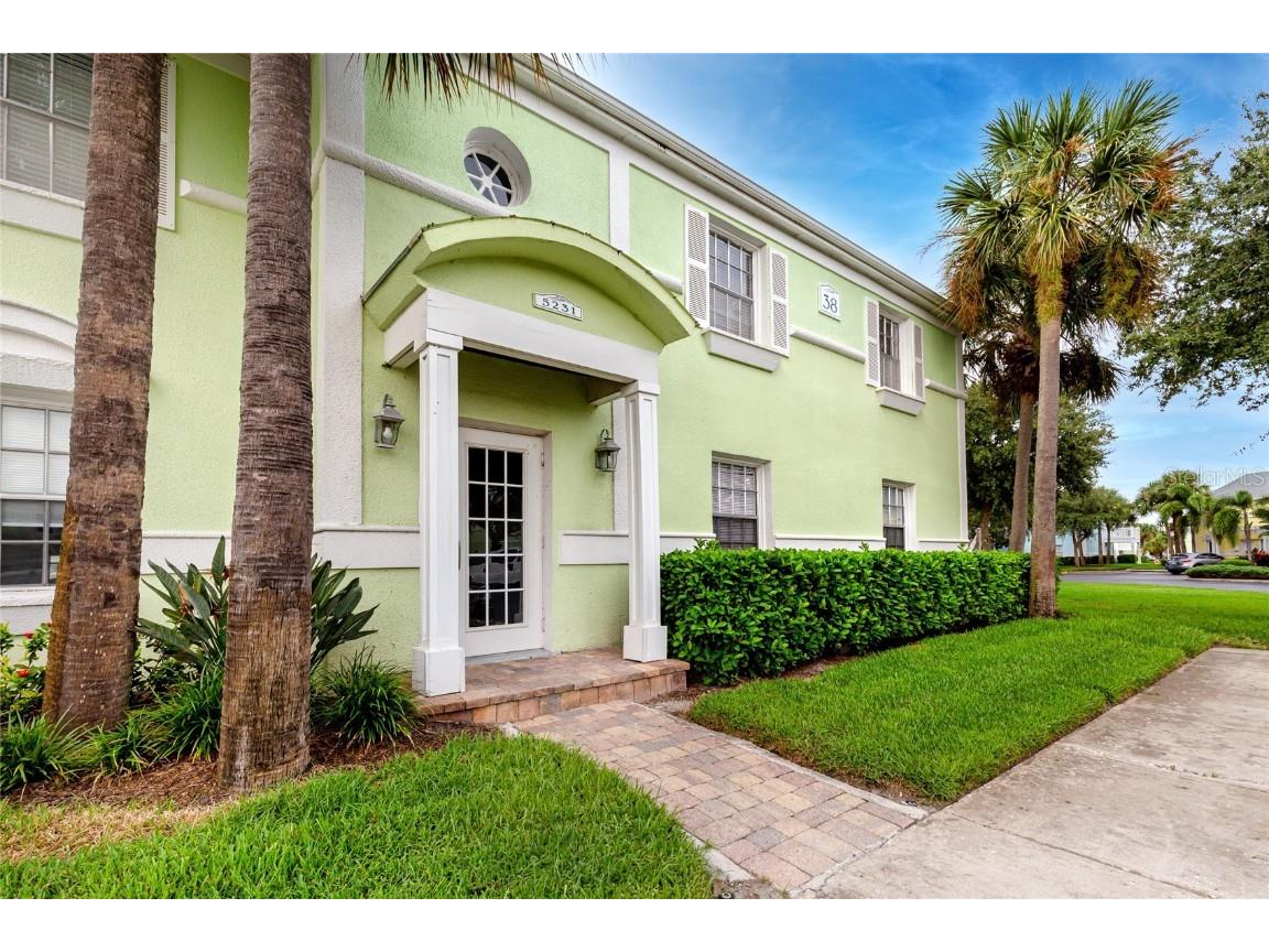 5231 Beach Drive SE #D Saint Petersburg FL 33705 - CANAL LITTLE BAYOU TAMPA BAY U8137595 image1