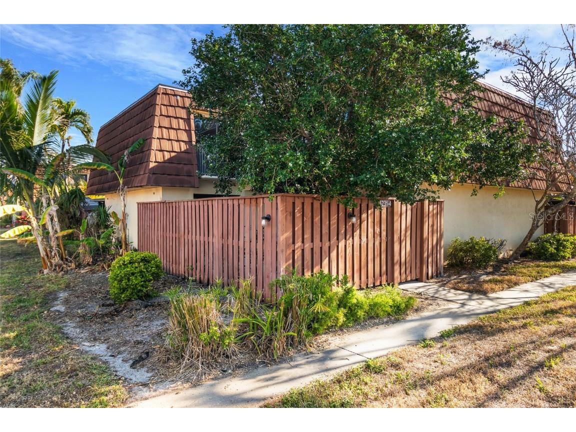 5231 Cedarbend Drive #4 Fort Myers FL 33919 A4638791 image1