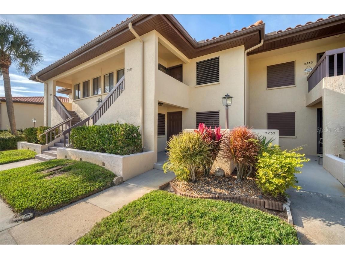 5231 Lake Village Drive #27 Sarasota FL 34235 A4598301 image1