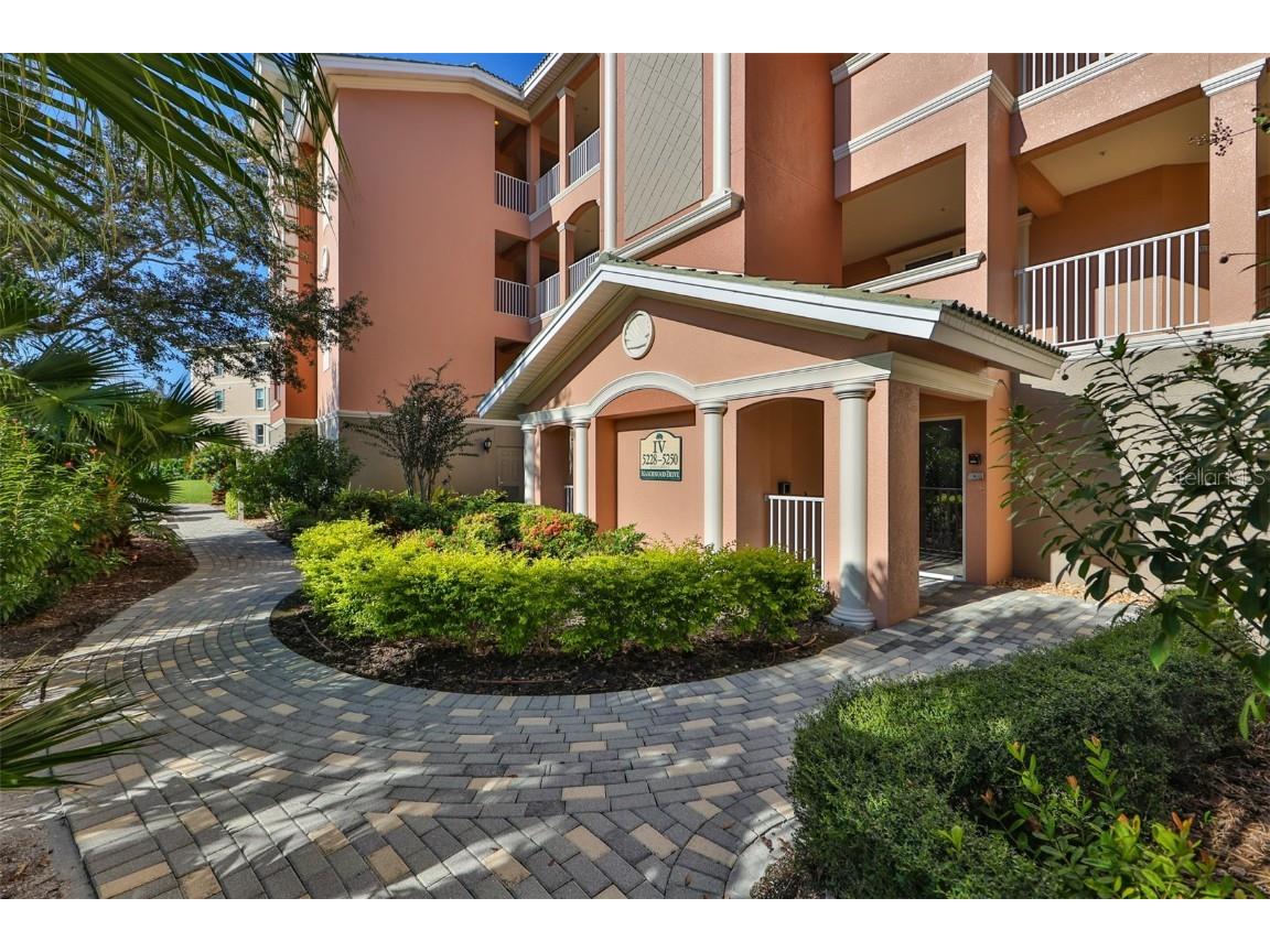 5232 Manorwood Drive #4 Sarasota FL 34235 A4617628 image1