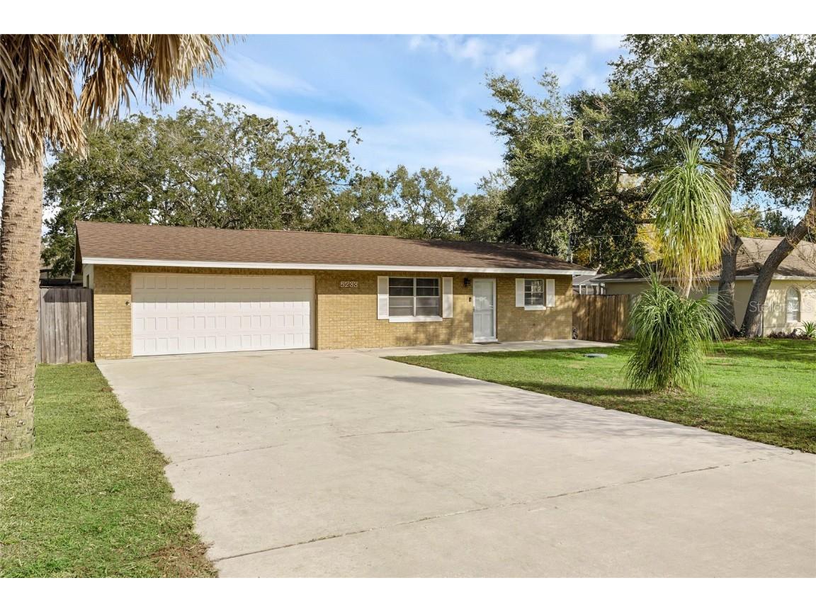 5233 Fredrick Road Fruitland Park FL 34731 G5077611 image1