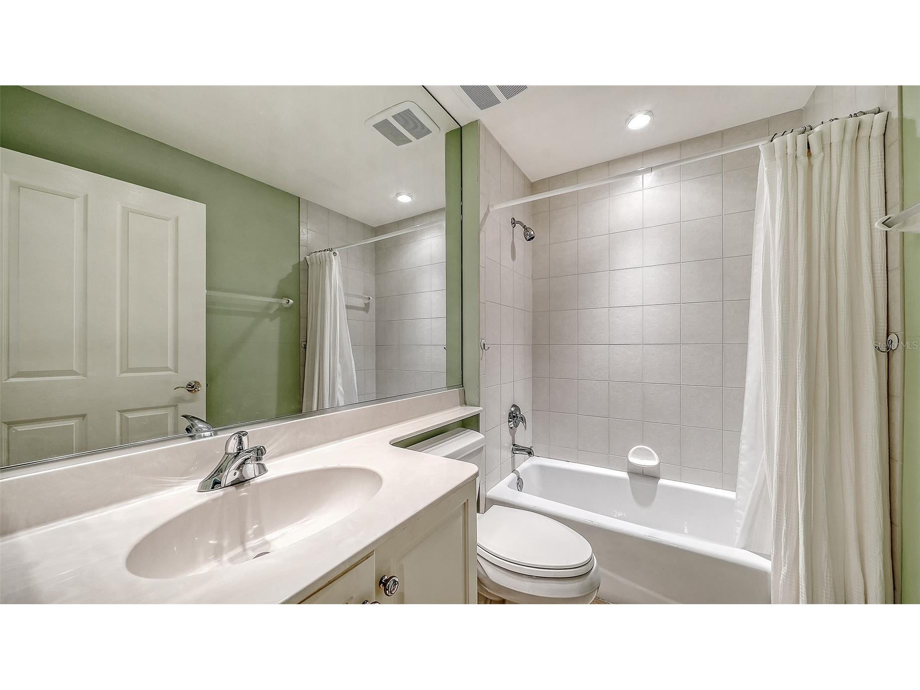 5235 Parisienne Place #101B28 Sarasota FL 34238 A4684148 image18