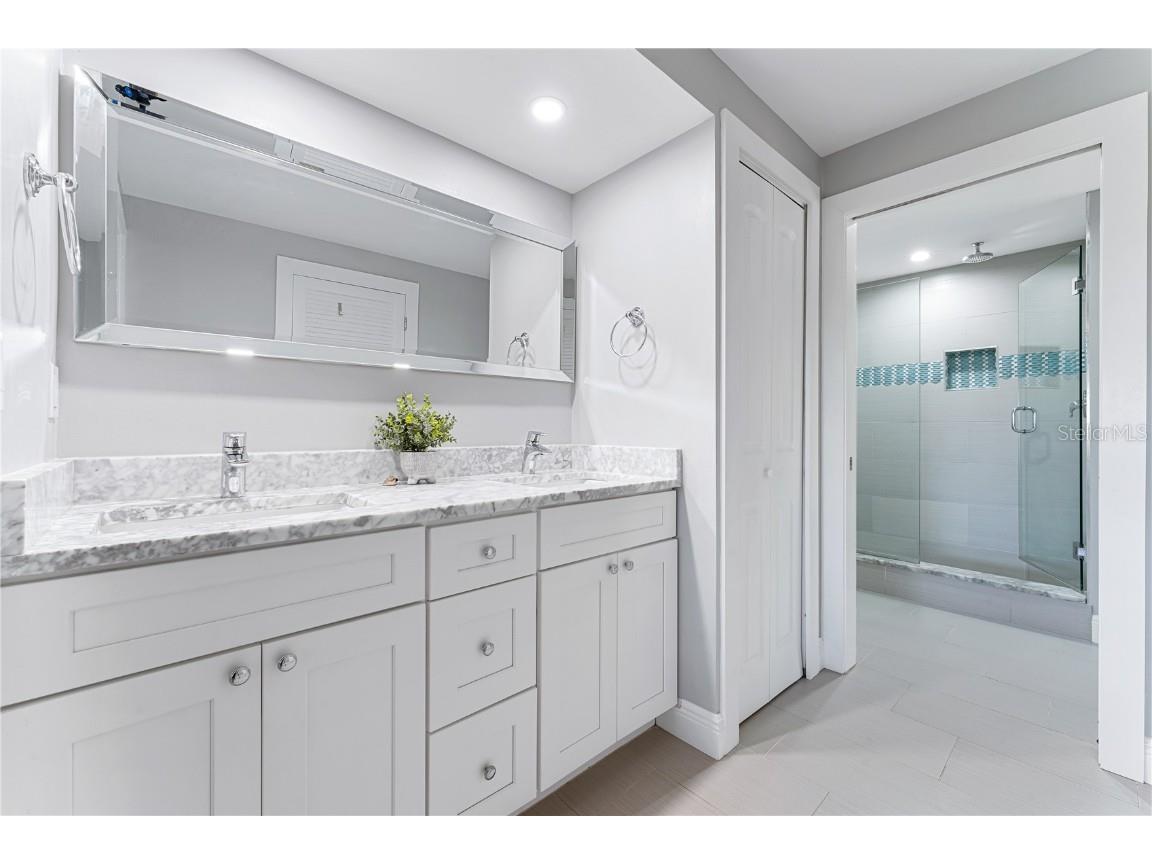 5236 Siesta Cove Drive Sarasota FL 34242 A4640398 image20