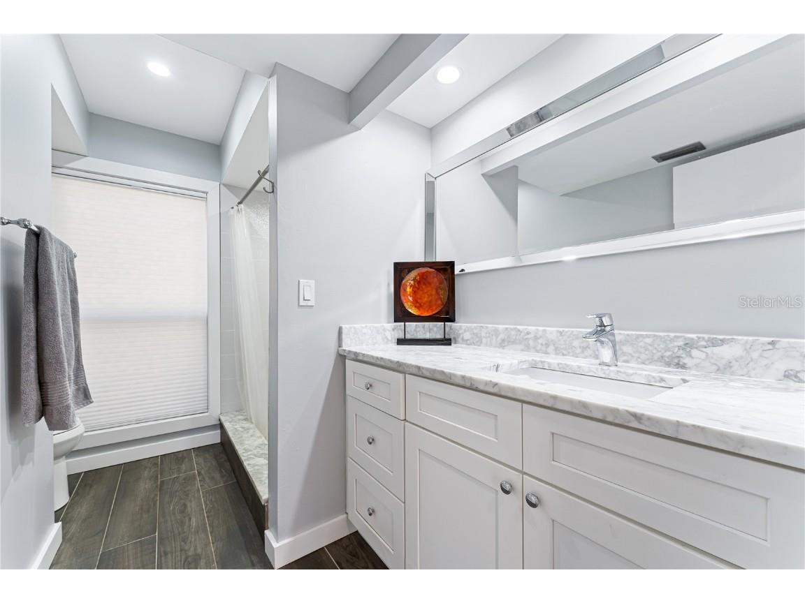 5236 Siesta Cove Drive Sarasota FL 34242 A4640398 image41