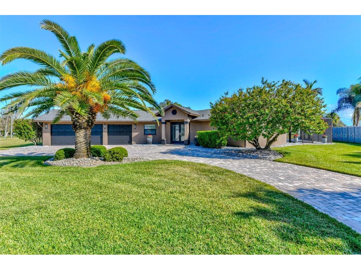 5237 Canterbury Drive Sarasota FL 34243 A4588586 image1