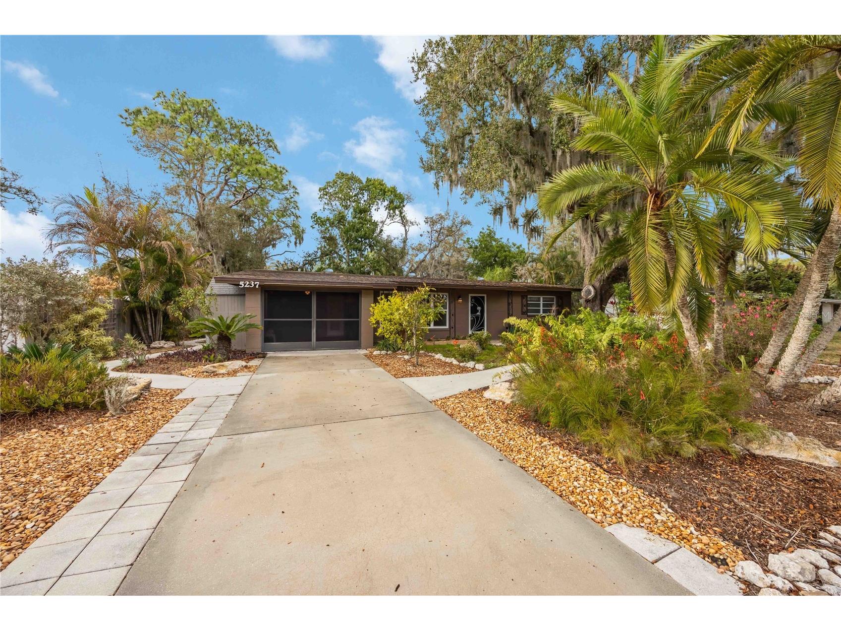5237 Ventura Avenue Sarasota FL 34235 A4684509 image1