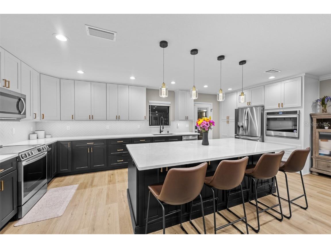 5239 24th Avenue N Saint Petersburg FL 33710 TB8427886 image1