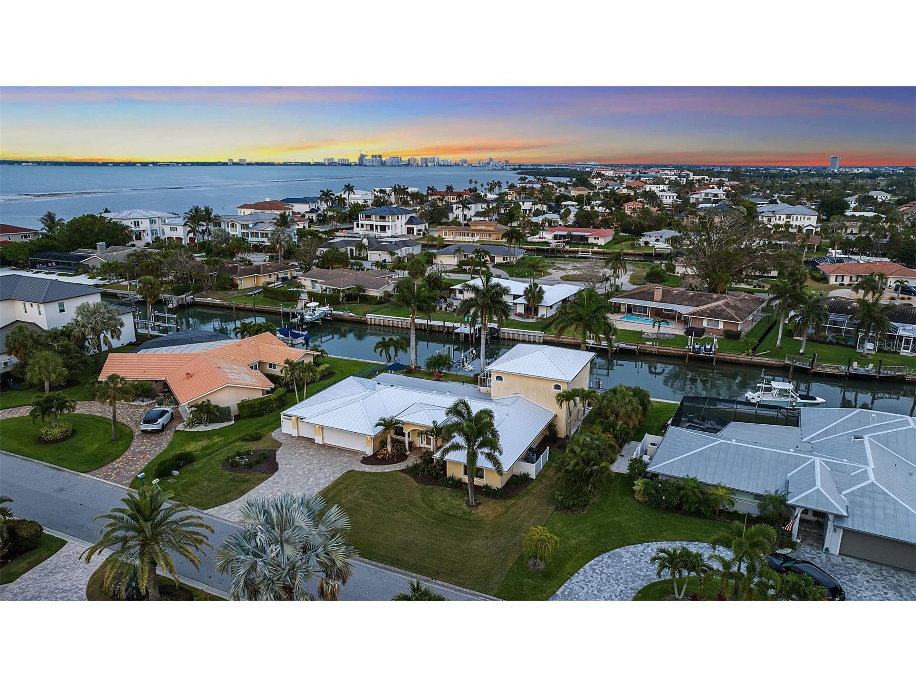 524 Hornblower Lane Longboat Key FL 34228 - SARASOTA BAY A4692210 image1