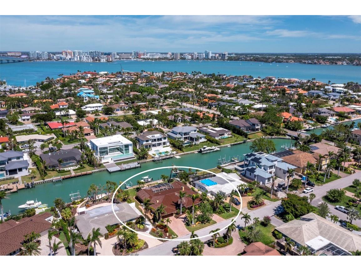 524 N Spoonbill Drive Sarasota FL 34236 A4643958 image1