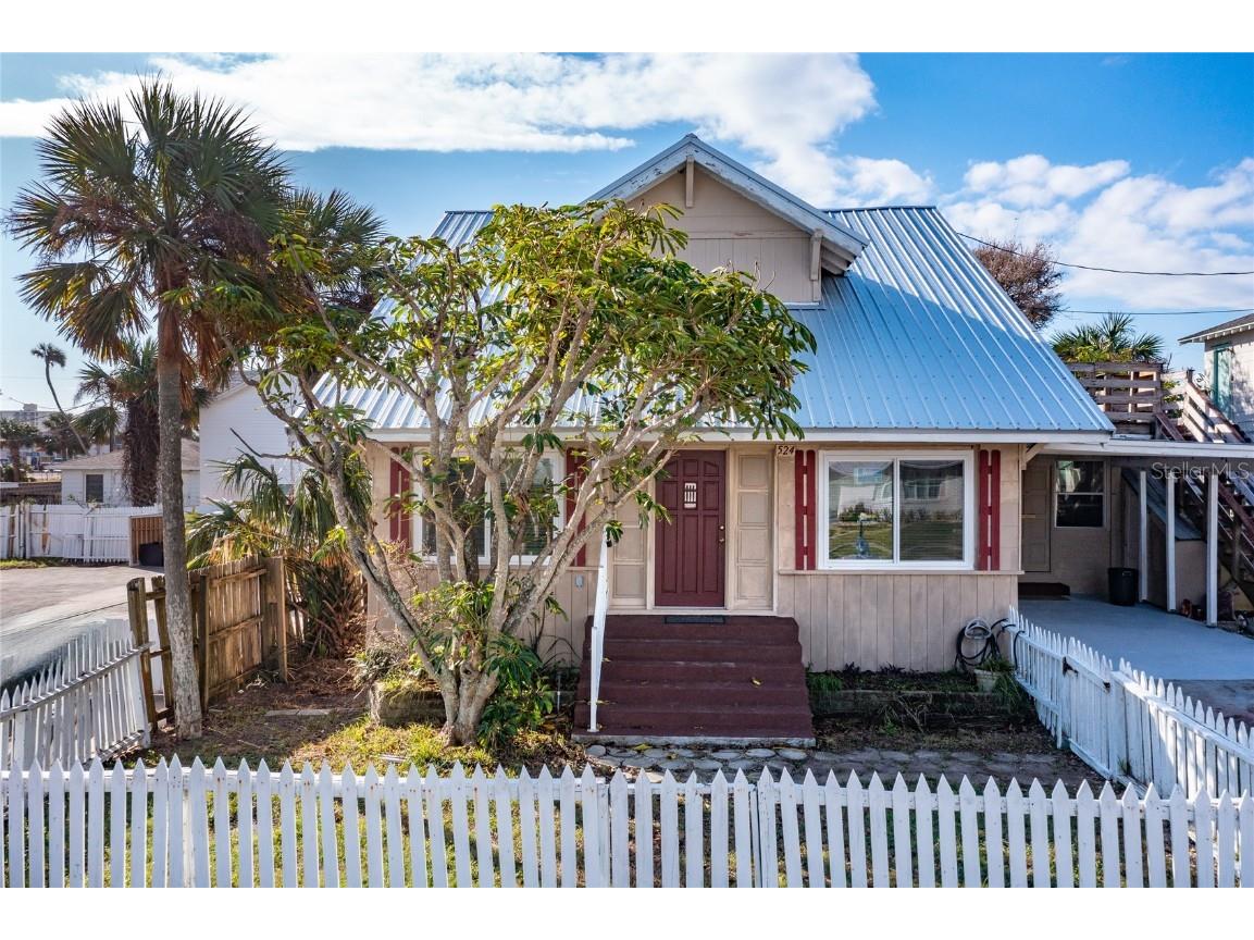 524 Phoenix Avenue Daytona Beach FL 32118 V4939147 image1