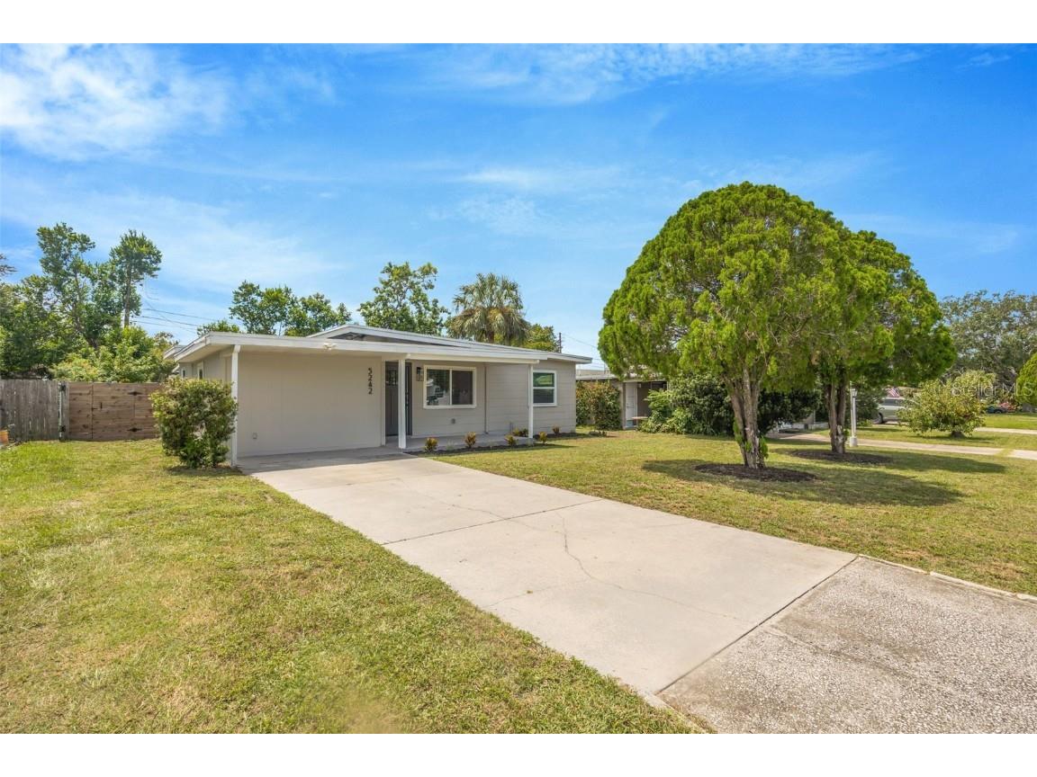5242 45th Avenue N Saint Petersburg FL 33709 TB8421119 image1
