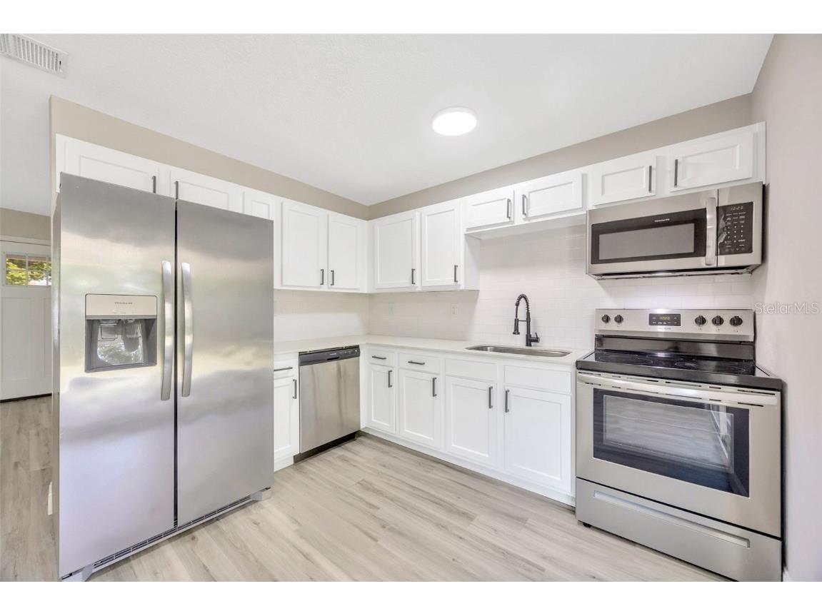 5242 45th Avenue N Saint Petersburg FL 33709 TB8421119 image4