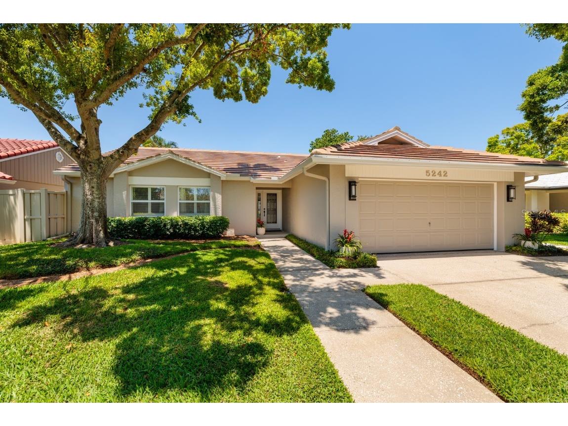 5242 Venice Way NE Saint Petersburg FL 33703 - PLACIDO POND TB8385520 image1
