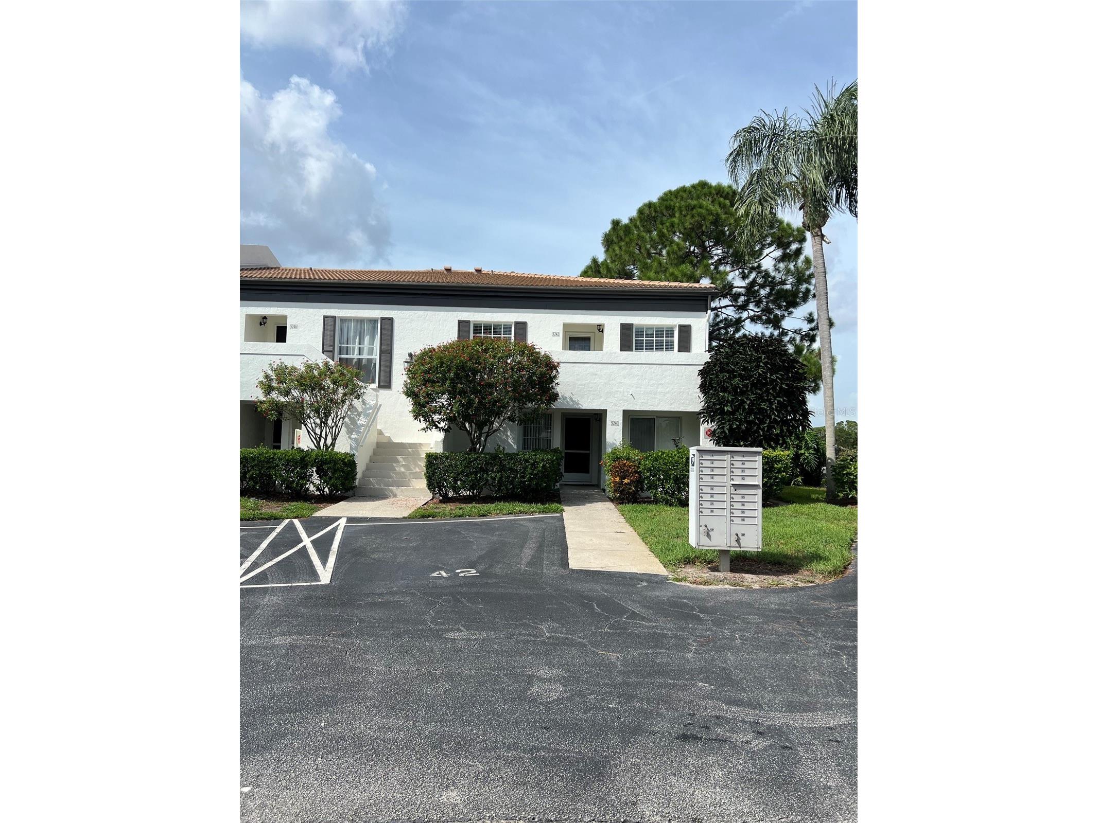 5242 Wedgewood Lane #62 Sarasota FL 34235 A4700978 image1