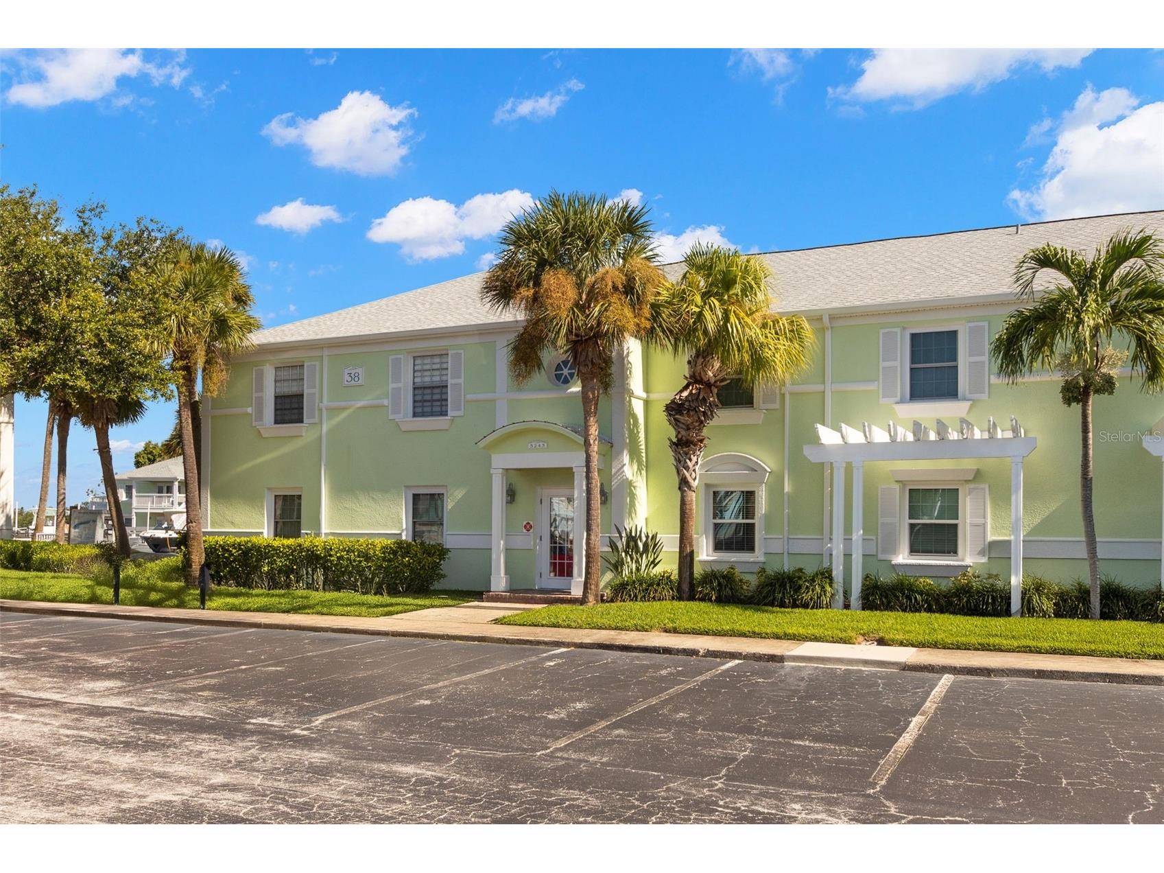 5243 Beach Drive SE #B Saint Petersburg FL 33705 TB8497172 image1