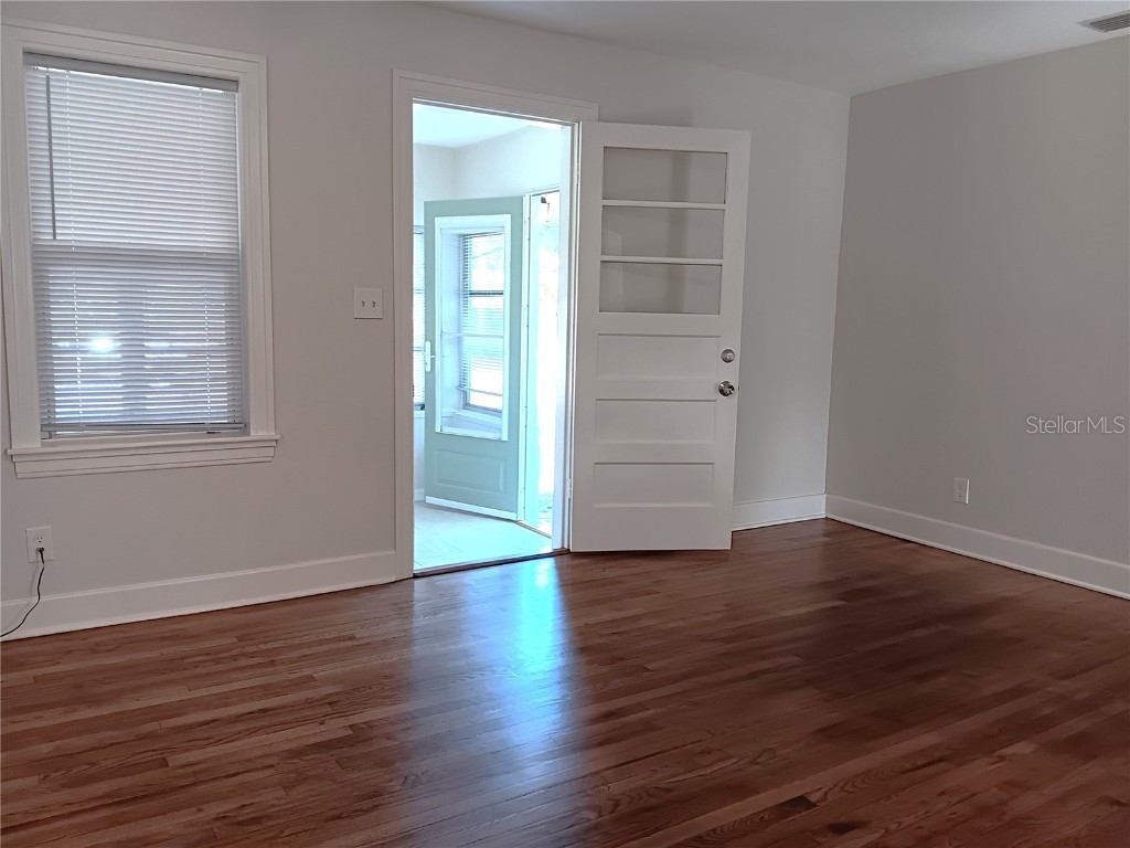 5244 6th Avenue N Saint Petersburg FL 33710 TB8452284 image3