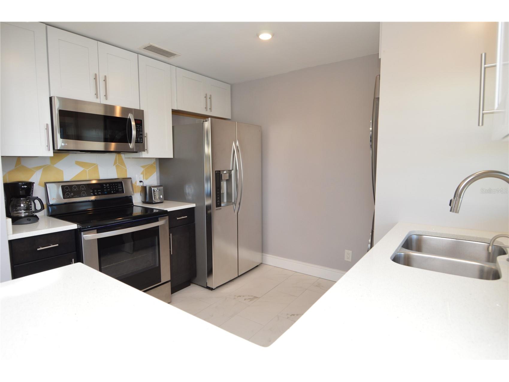 5245 Coquina Key Drive SE #D Saint Petersburg FL 33705 TB8479406 image10