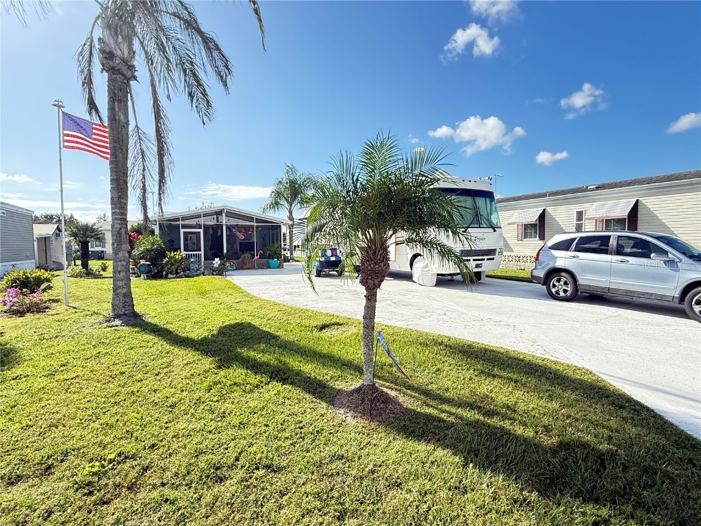 5245 Island View Circle N Polk City FL 33868 P4936717 image1