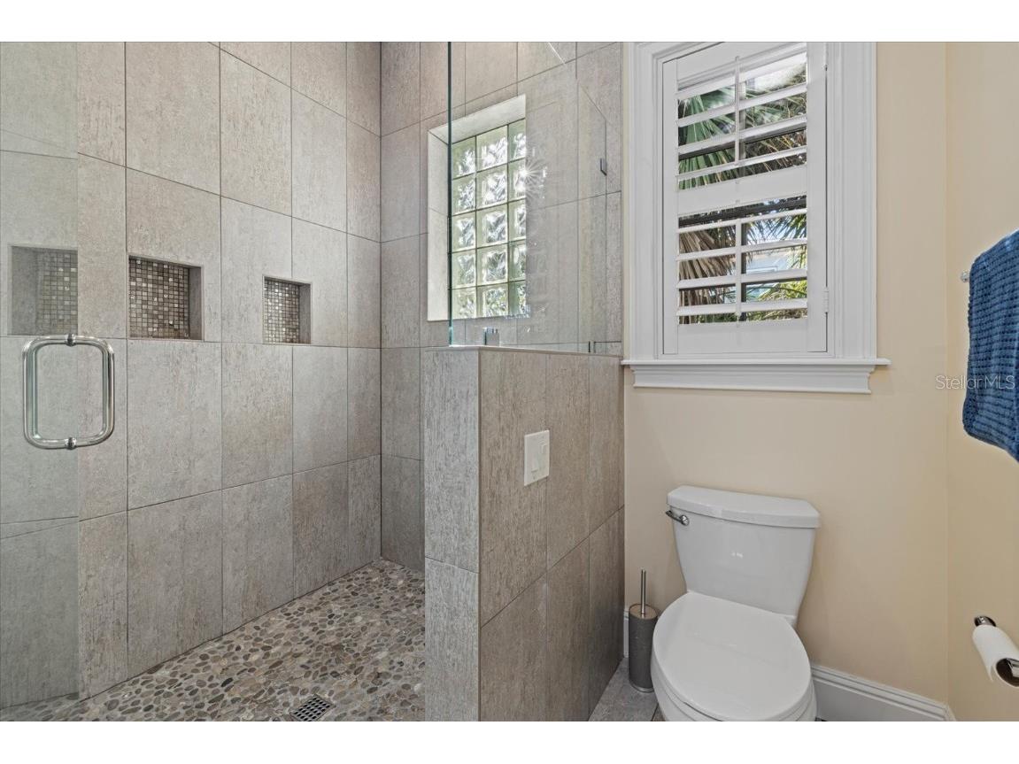 5246 Avenida Del Mare Sarasota FL 34242 - GRAND CANAL A4668272 image26