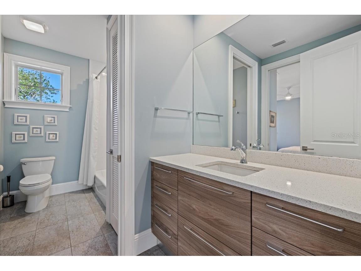 5246 Avenida Del Mare Sarasota FL 34242 - GRAND CANAL A4668272 image36