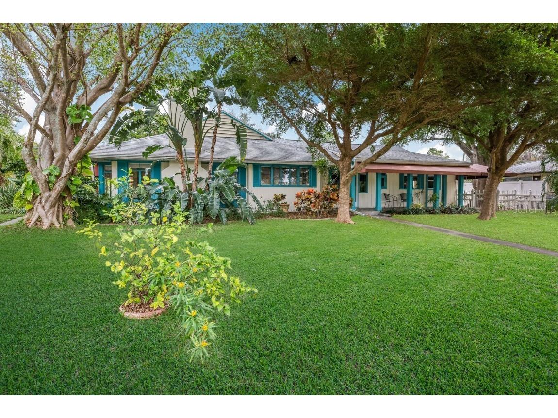 5246 Bay Shore Road Sarasota FL 34234 A4578179 image1