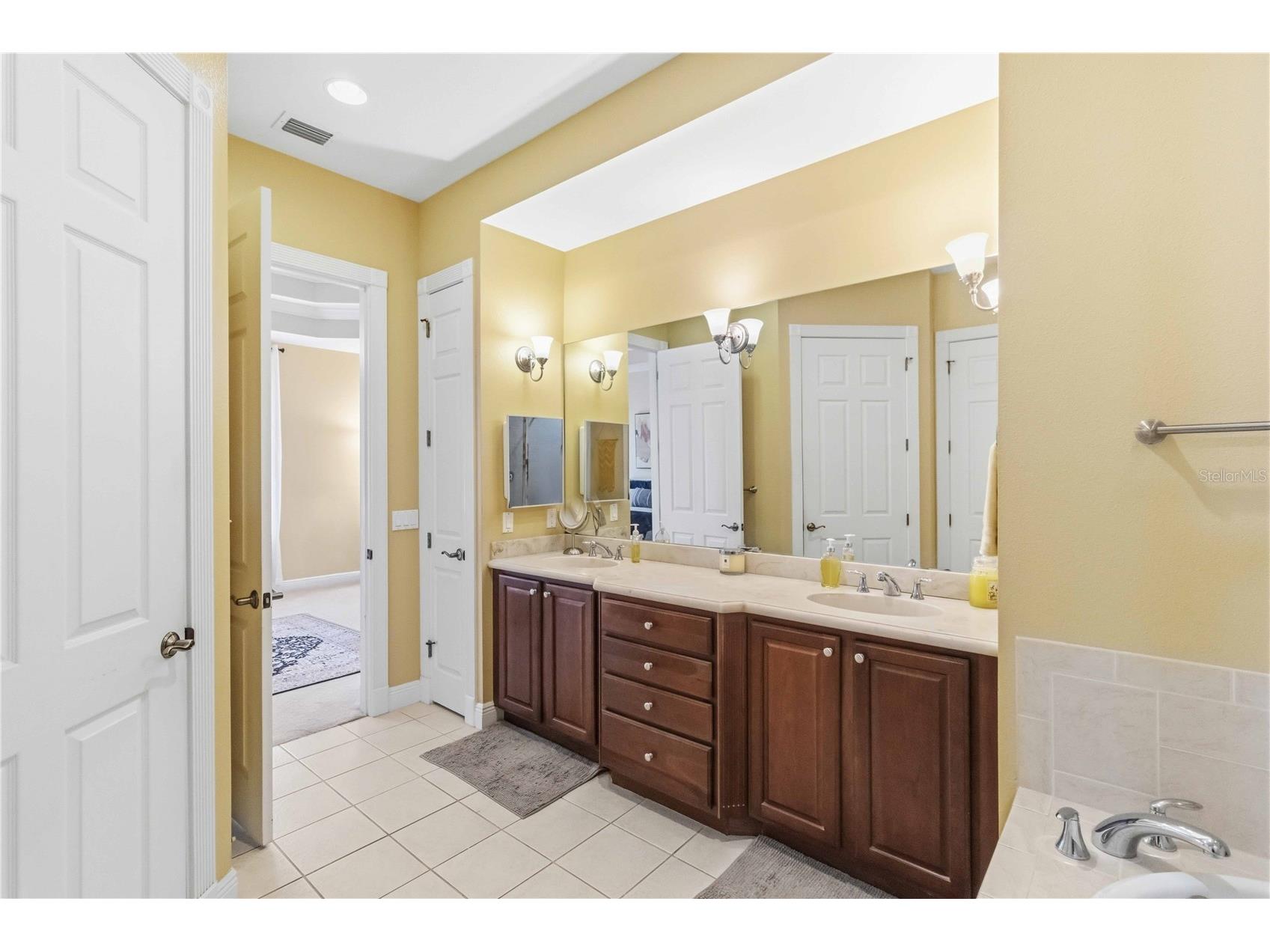 5246 Manorwood Drive #4C Sarasota FL 34235 A4688263 image13