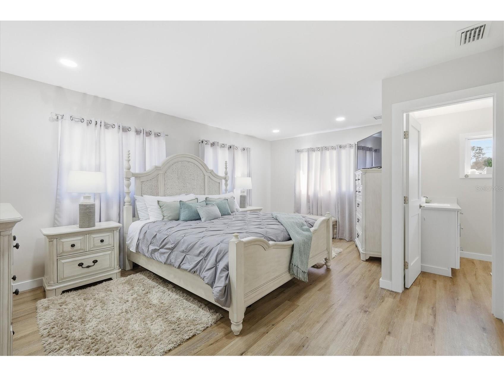 5247 Carmilfra Drive Sarasota FL 34231 A4681052 image16